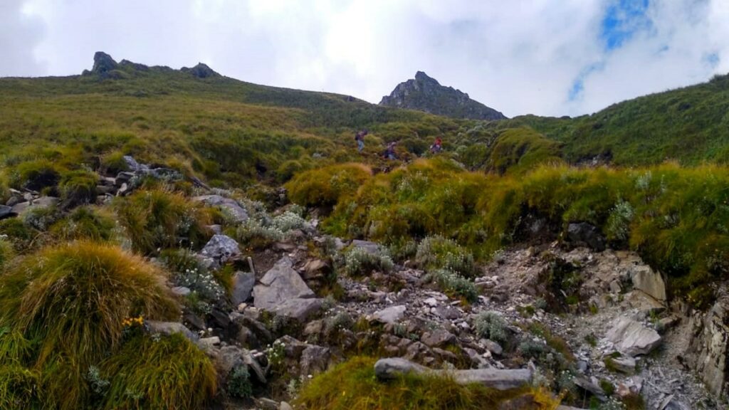 sahastra tal trek uttarakhand thandi photos