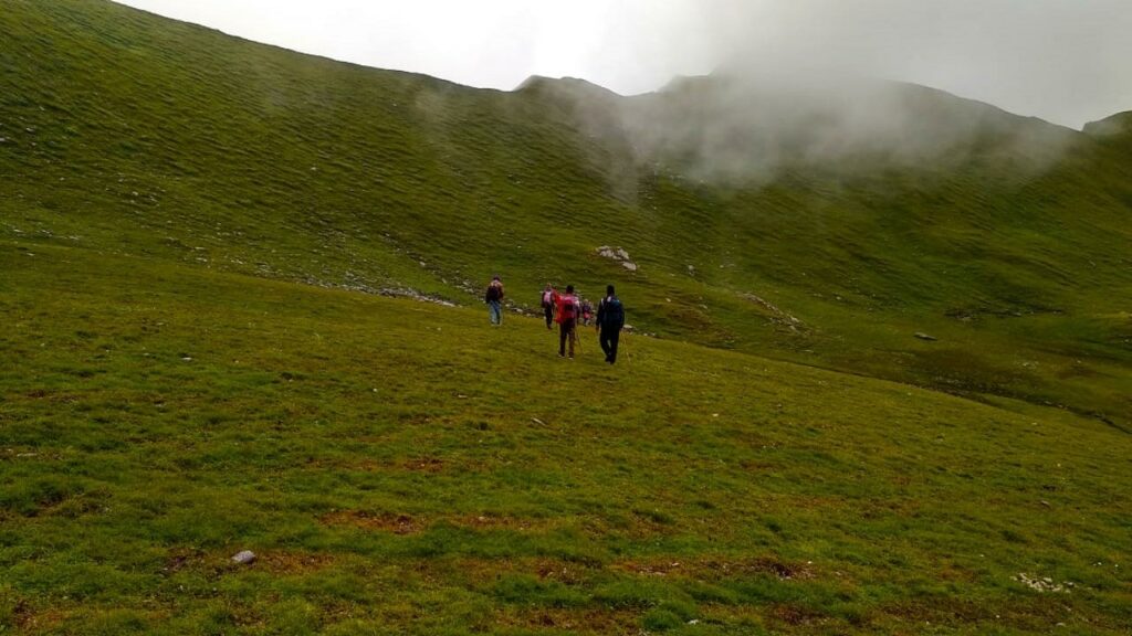 sahastra tal trek uttarakhand thandi